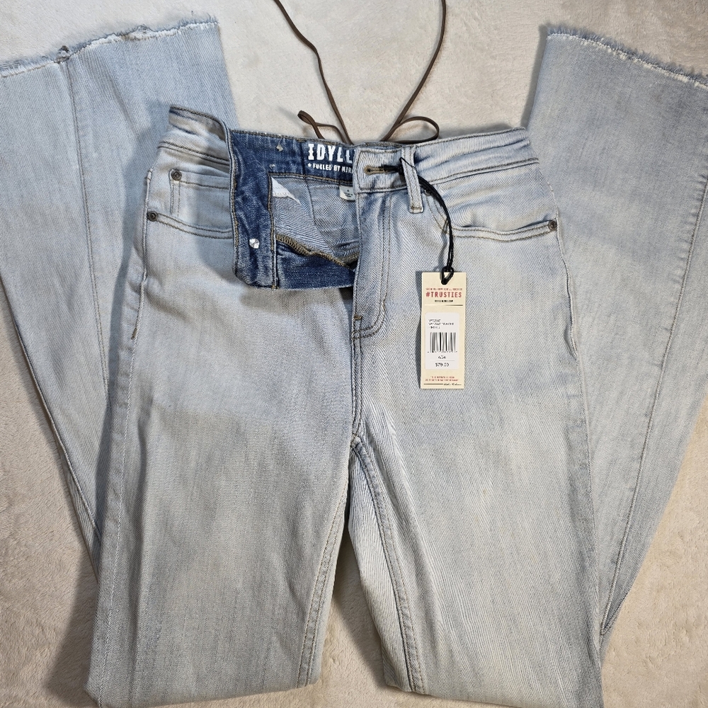🤩Idyllwind Light Blue Lace-Up Flare Jeans NWT!!